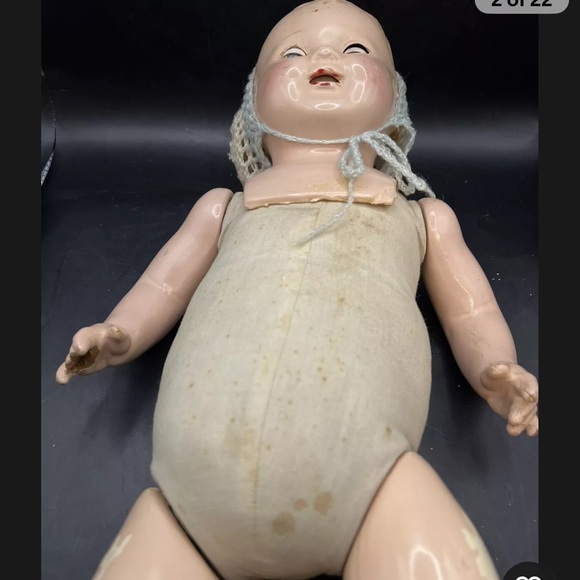 Vintage Baby Doll with Cream Outfit and Bonnet - Picture 2 of 12